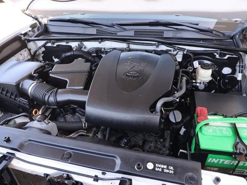 Used 2018 Toyota Tacoma SR AWD/4WD image 24