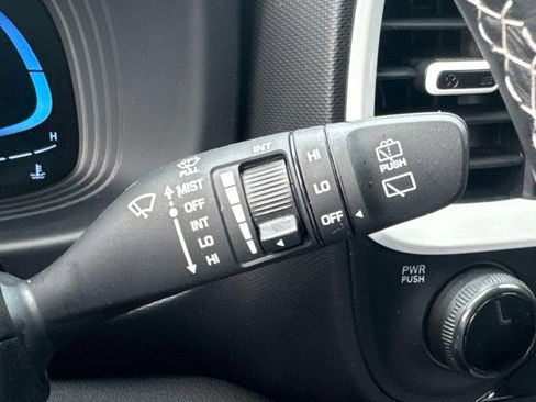 Certified 2024 Hyundai Venue Limited FWD image 23