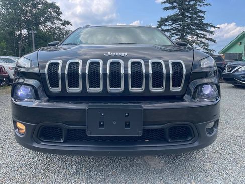 Used 2017 Jeep Cherokee Latitude AWD/4WD image 3