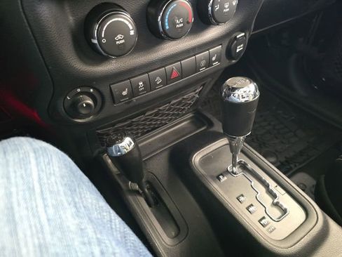 Used 2014 Jeep Wrangler Unlimited Rubicon AWD/4WD image 18