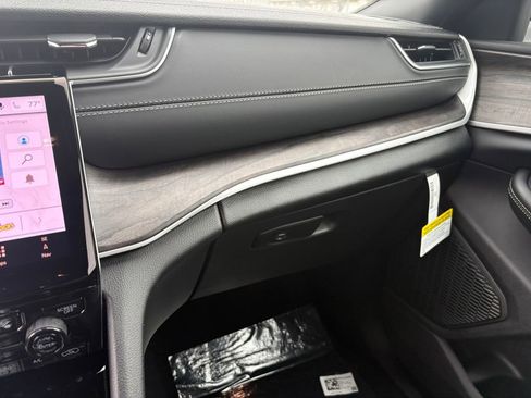 New 2025 Jeep Grand Cherokee Limited image 26