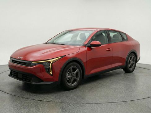 Used 2025 Kia K4 LXS FWD image 3