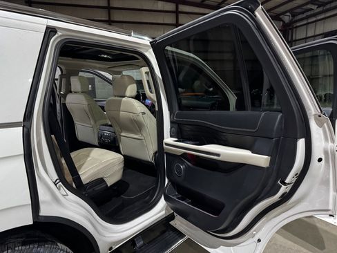 Used 2019 Ford Expedition Platinum image 19