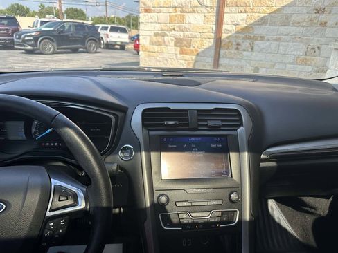 Used 2020 Ford Fusion SEL image 9