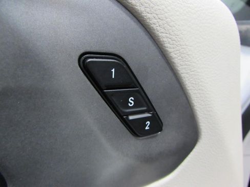 Used 2023 Chrysler Pacifica Touring-L FWD image 21