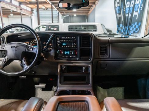 Used 2004 GMC Sierra 3500 SLT w/ Heavy-Duty Power Package AWD/4WD image 15