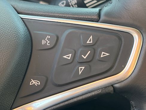 Used 2020 Chevrolet Equinox LT w/ Driver Convenience Package image 20