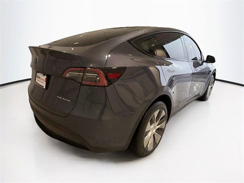 Used 2023 Tesla Model Y Long Range image 7