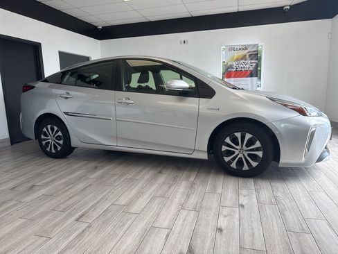 Used 2022 Toyota Prius LE AWD/4WD image 3