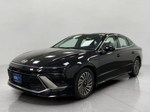 Certified 2025 Hyundai Sonata Limited FWD image 9