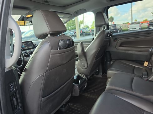 Used 2018 Honda Odyssey EX-L image 12