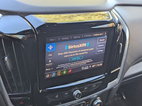 Used 2023 Chevrolet Traverse LT image 24