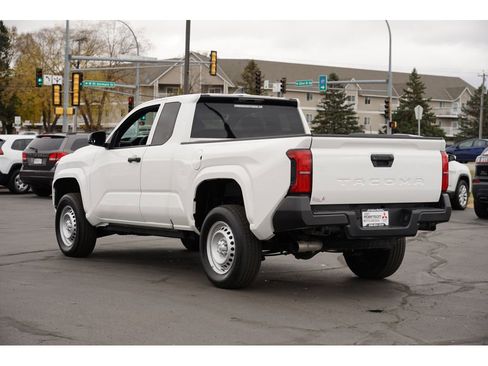 Used 2024 Toyota Tacoma SR image 5
