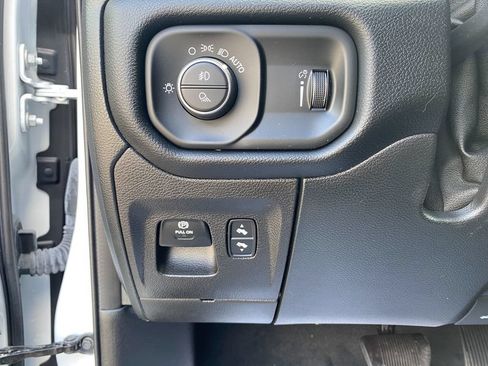 Used 2022 RAM 1500 Big Horn AWD/4WD image 14