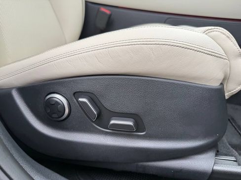 Certified 2026 Genesis GV70 2.5T Advanced AWD/4WD image 18