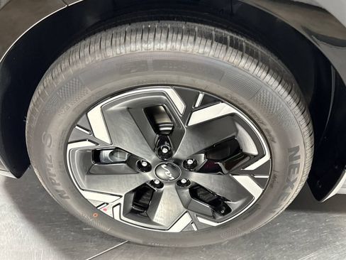 New 2026 Kia Niro Wind w/ Wind Preserve Package FWD image 2