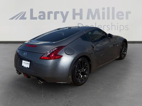 Used 2018 Nissan 370Z Touring image 5