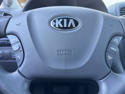 Used 2014 Kia Sedona LX FWD image 23