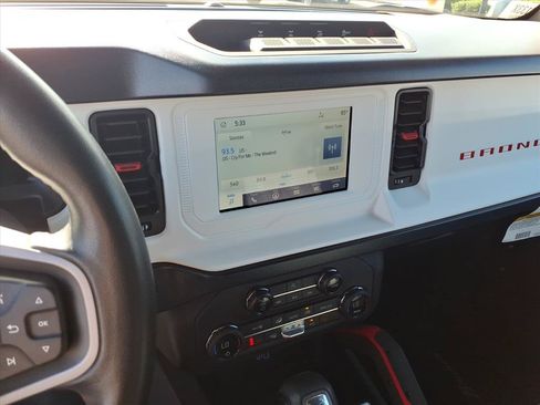 Certified 2023 Ford Bronco Heritage Edition AWD/4WD image 15