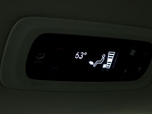 Used 2024 Chrysler Pacifica Touring-L image 17