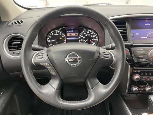 Used 2017 Nissan Pathfinder SV AWD/4WD image 18