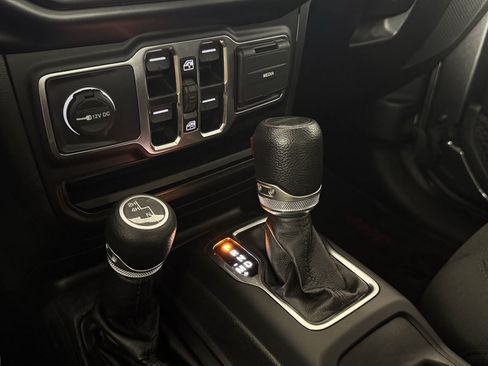 Used 2022 Jeep Gladiator Sport AWD/4WD image 21
