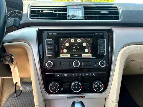 Used 2013 Volkswagen Passat TDI SE image 13