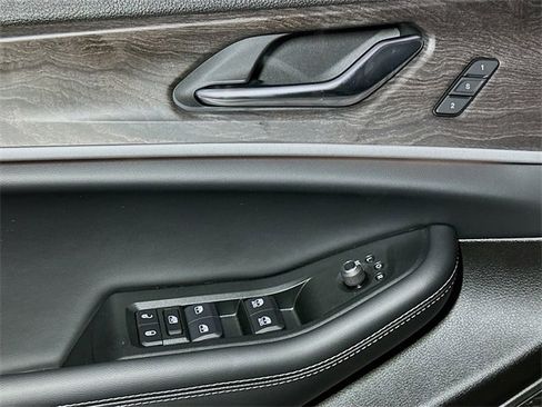 New 2025 Jeep Grand Cherokee Limited w/ Luxury Tech Group II image 12