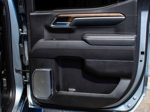 Used 2025 Chevrolet Silverado 1500 High Country image 12