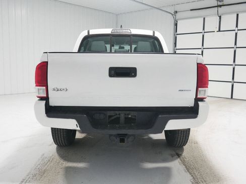 Used 2017 Toyota Tacoma SR image 6