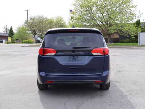 Used 2019 Chrysler Pacifica Touring Plus w/ S Appearance Package FWD image 2