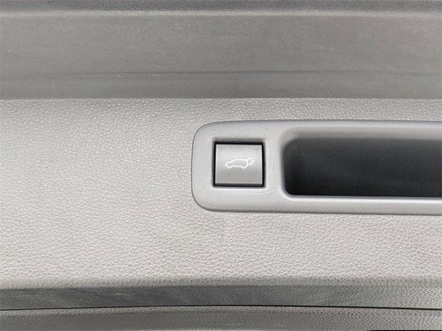 Used 2021 Toyota Highlander XLE image 29