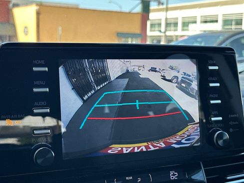 Used 2022 Toyota Sienna XLE image 21