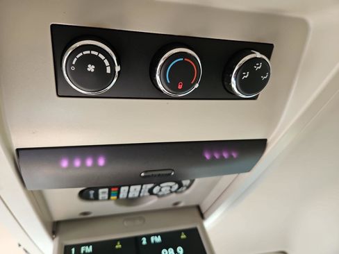 Used 2014 Dodge Grand Caravan SXT image 26