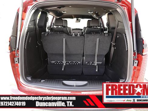 New 2027 Chrysler Pacifica Select FWD image 43