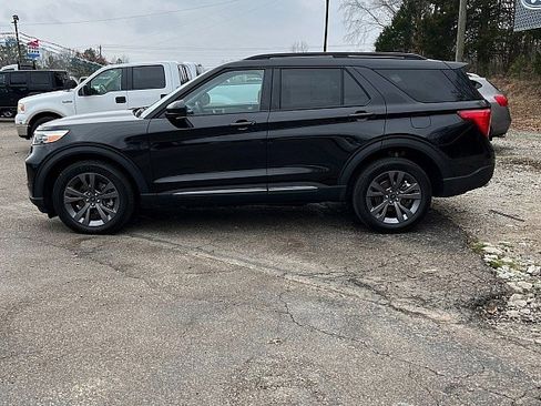 Used 2023 Ford Explorer XLT w/ Equipment Group 202A image 6