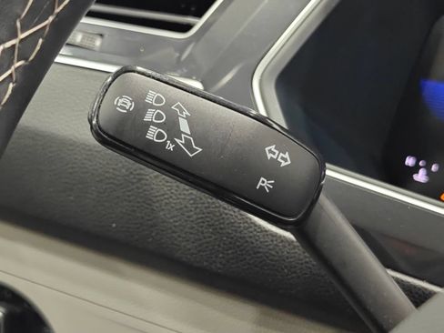 Used 2024 Volkswagen Tiguan SE AWD/4WD image 40