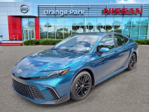 Used 2025 Toyota Camry SE w/ Convenience Package FWD image 4