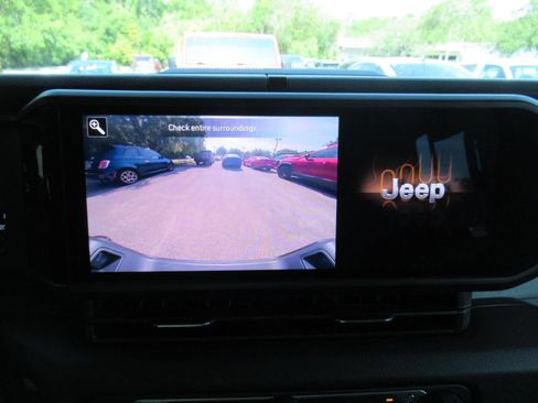 Used 2024 Jeep Gladiator Sport AWD/4WD image 29