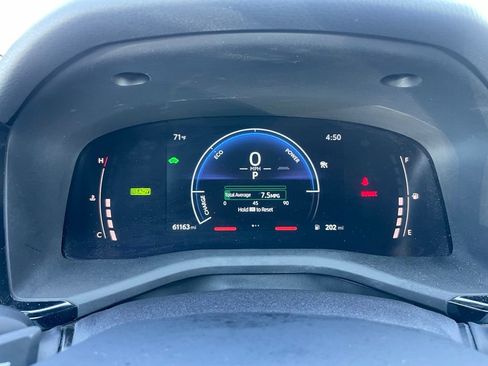 Used 2025 Toyota Camry SE FWD image 9