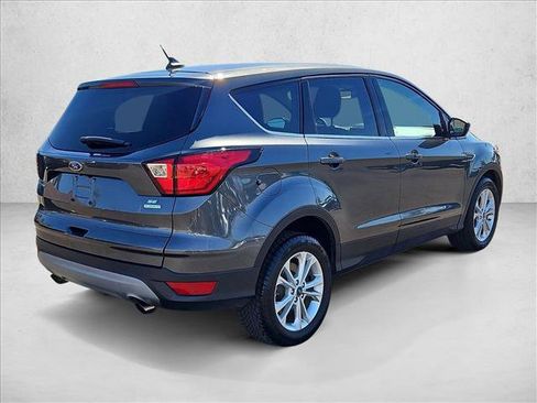 Used 2019 Ford Escape SE image 5