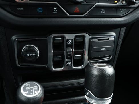 Used 2024 Jeep Wrangler Unlimited Sahara AWD/4WD image 19