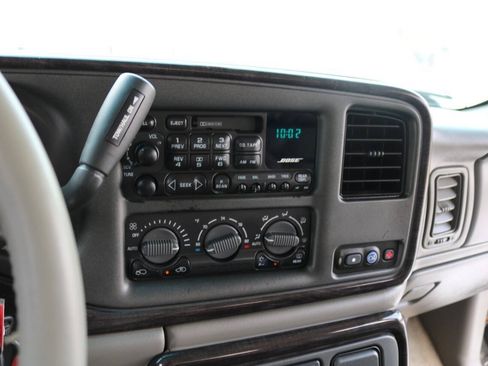 Used 2001 GMC Yukon XL Denali AWD/4WD image 91