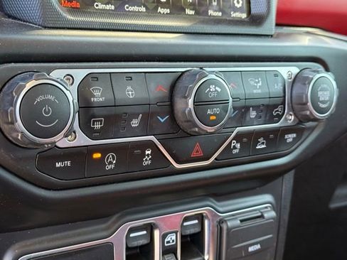 Used 2022 Jeep Gladiator Rubicon w/ Cold Weather Group AWD/4WD image 35