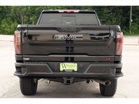 New 2026 GMC Sierra 2500 AT4 w/ AT4 Premium Plus Package AWD/4WD image 7