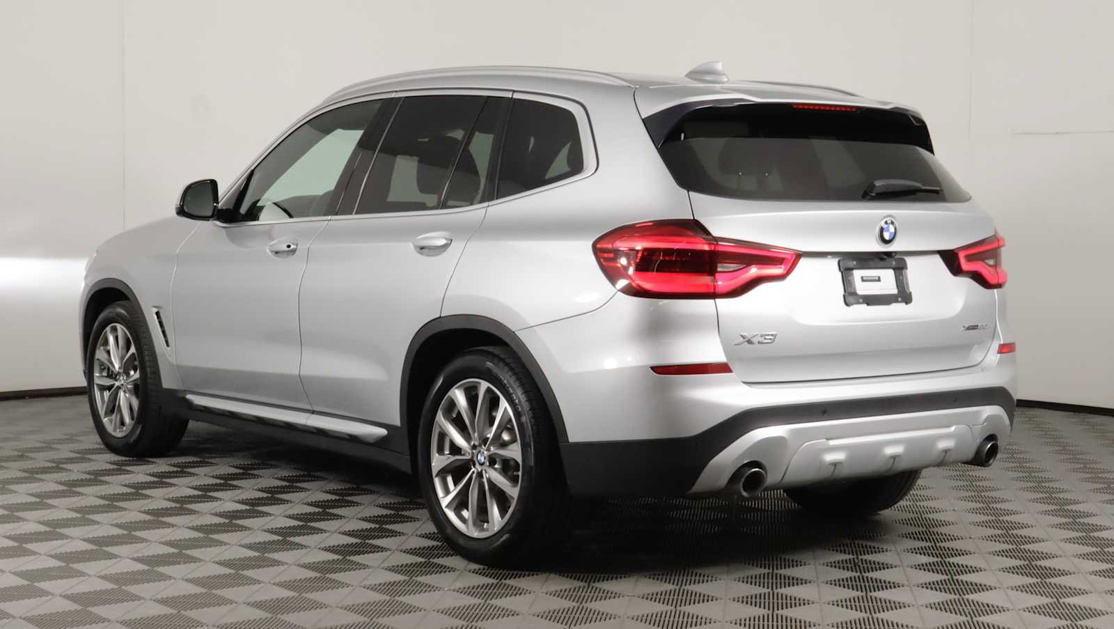 Used 2019 BMW X3 xDrive30i w/ Premium Package AWD/4WD image 4
