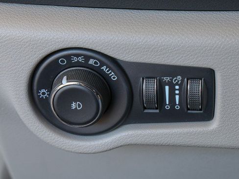 Used 2022 Chrysler Pacifica Touring-L FWD image 26