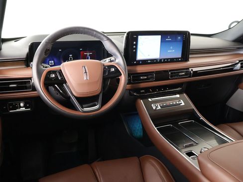 Used 2025 Lincoln Aviator Reserve w/ Equipment Group 201A AWD/4WD image 2