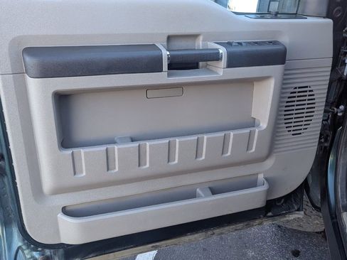 Used 2009 Ford F350 XLT image 9