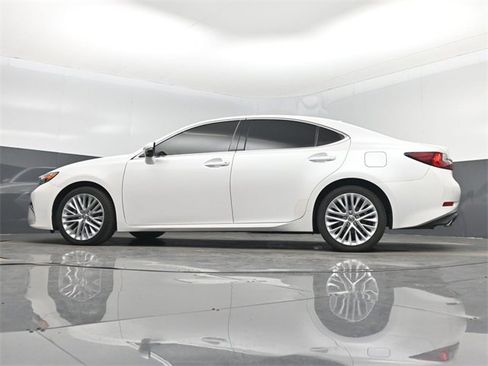 Used 2016 Lexus ES 350 w/ Luxury Package w/Wood Trim image 48